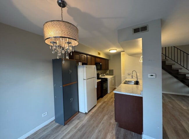 Building Photo - 1687 Cornell Dr