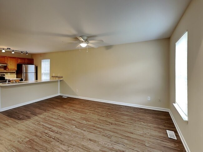 Building Photo - 6227 Dumont Ln