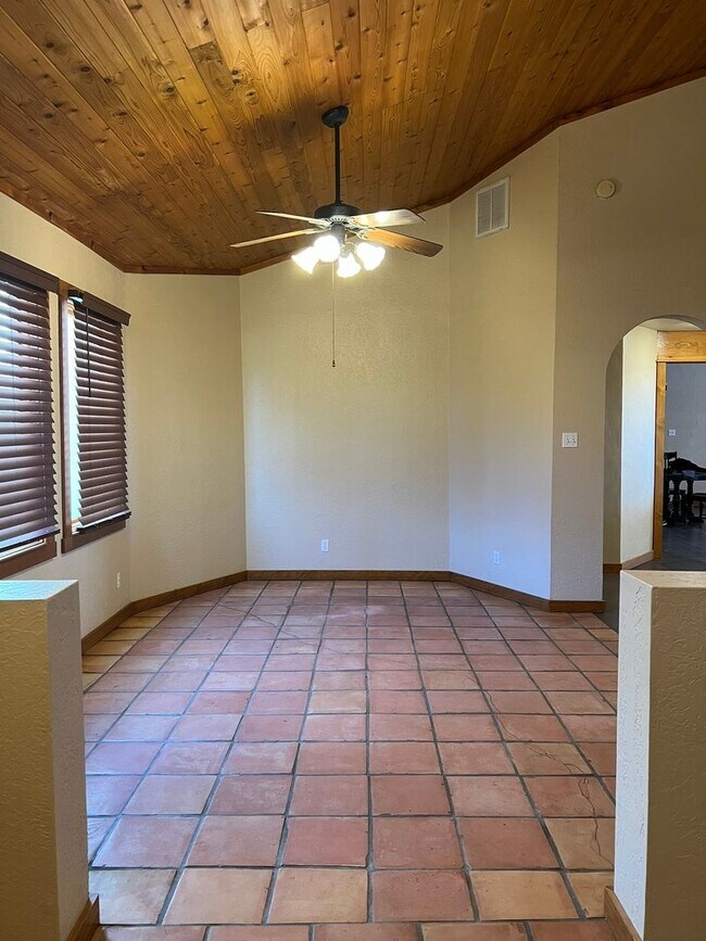 Building Photo - ** Spacious Retreat in Terra Estates II **