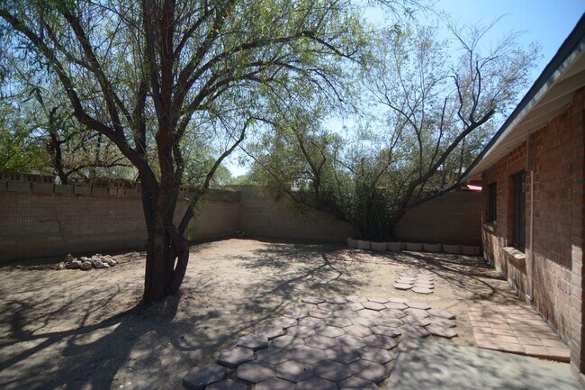 Foto del edificio - Remodeled 1 Bedroom 1 Bath House! Central Tucson Location!