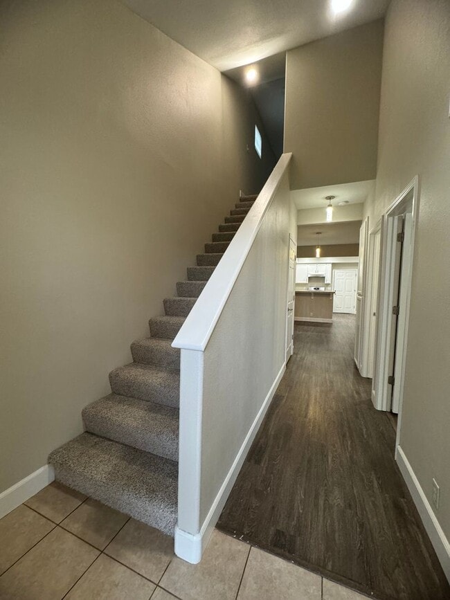 Foto del edificio - Available NOW - Stunning 3 Bed, 3 Bath Home in North Chico