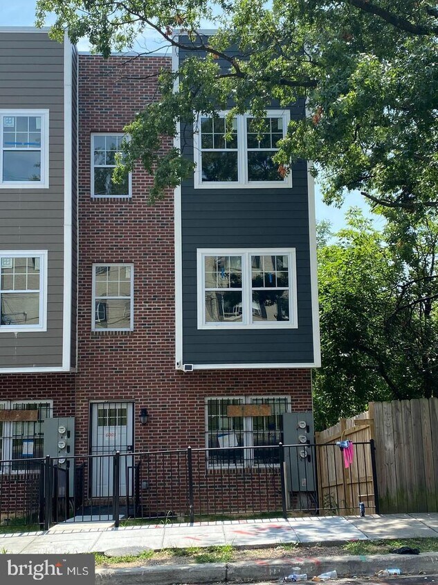 Foto principal - 6003 Eads St NE