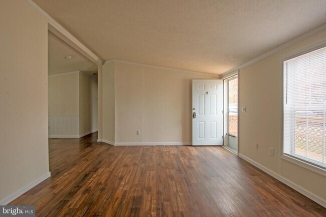 Building Photo - 152 Carnation Dr