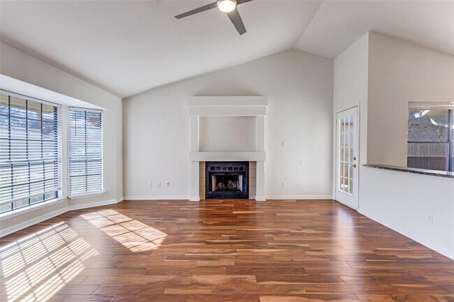 Foto del edificio - 12404 Thompkins Dr