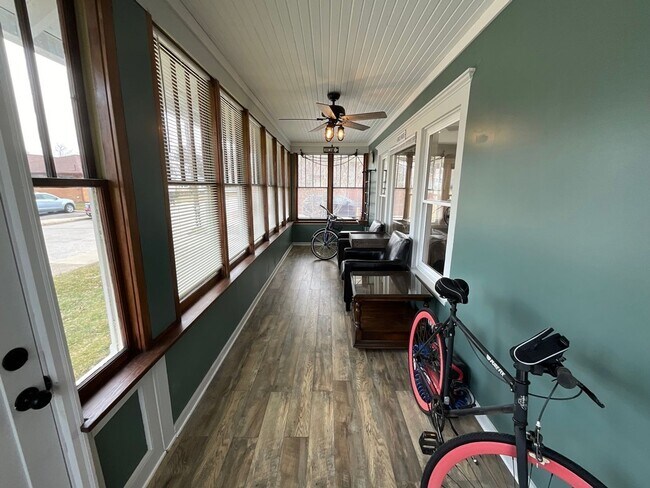 Foto del edificio - FULLY FURNISHED 3-bedroom, 2.0 bathroom home in Saint Joseph