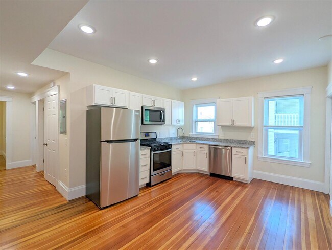 Building Photo - 8 Lowell Cir