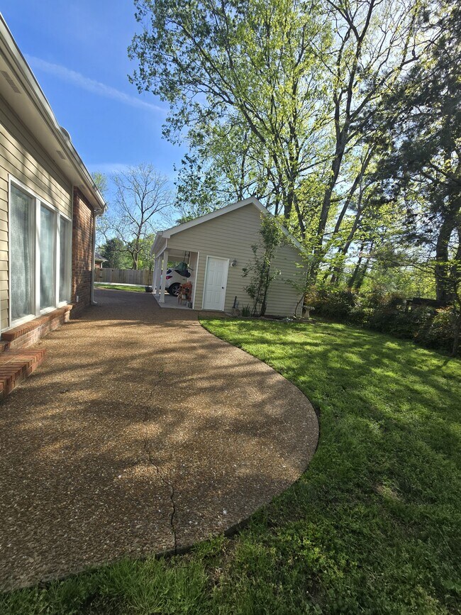 Foto del edificio - 232 Pebble Glen Dr