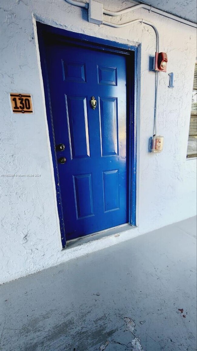 Building Photo - 9460 Fontainebleau Blvd