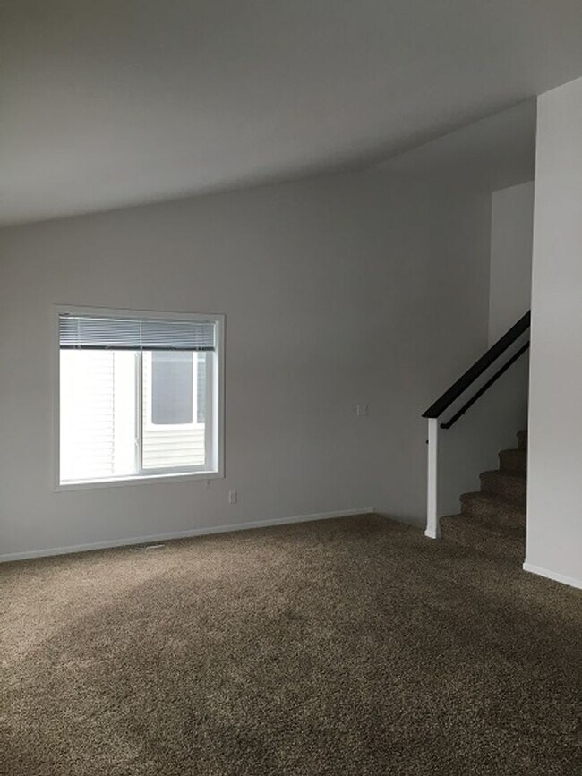 Building Photo - 3 Bed 3 Bath Single Family Home