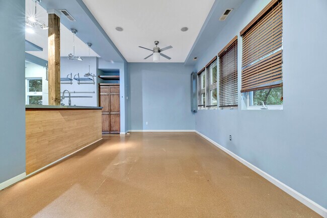 Foto del edificio - 3051 N St SE