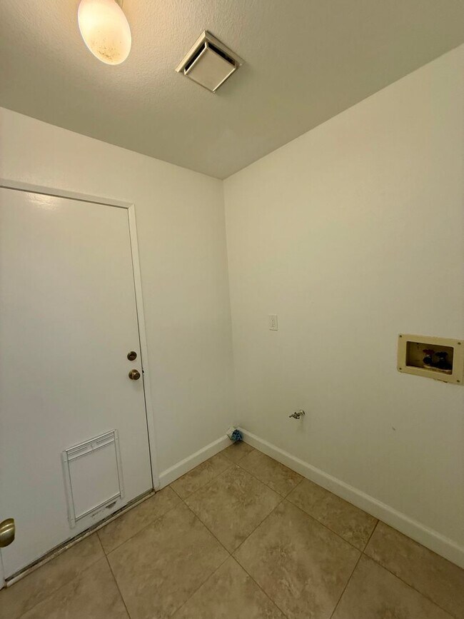 Foto del edificio - Nice 3 Bed 2 Bath Rancho Cucamonga