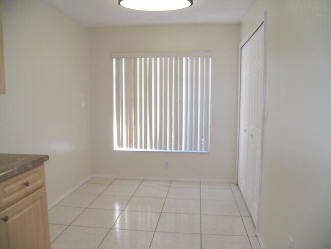 Foto del edificio - 411 Abigail Rd
