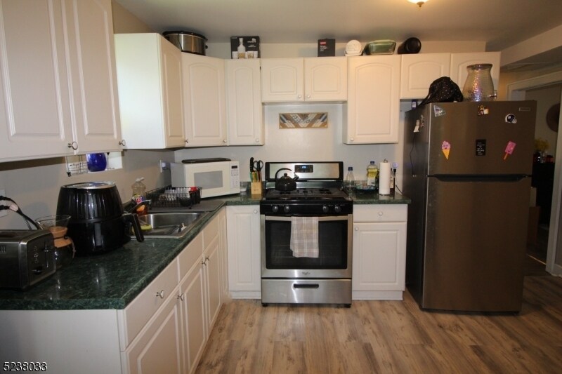 Primary Photo - 31 Stewart Pl