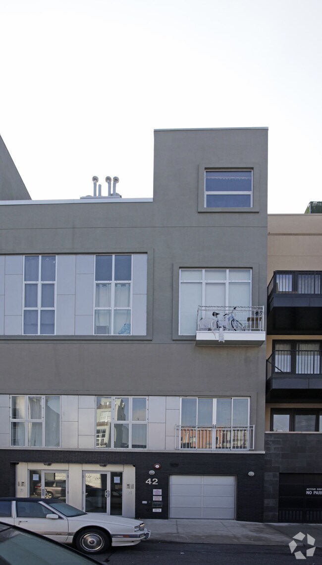 Building Photo - 42-44 Meserole St