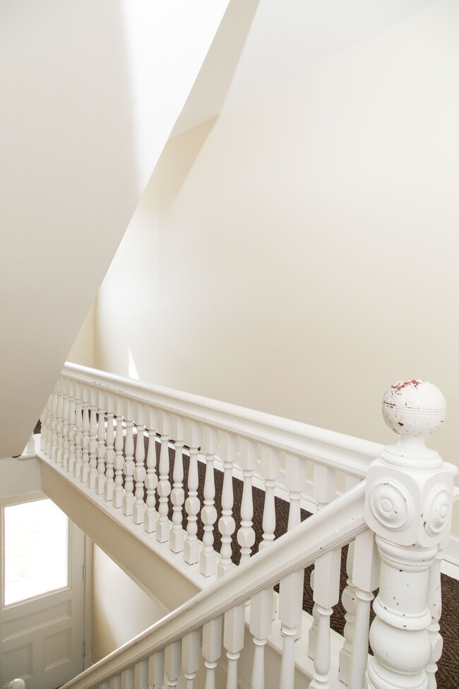 Building Photo - 56 Drew St