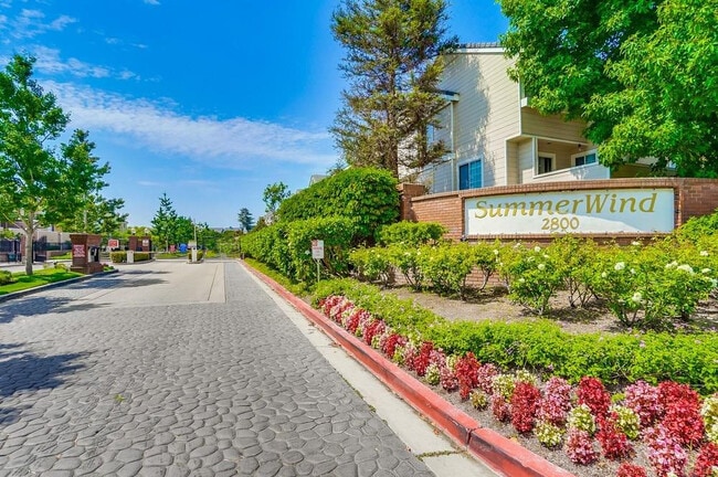 Building Photo - 2800 Plaza del Amo
