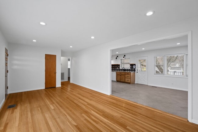 Building Photo - 2115 Ballard Pl