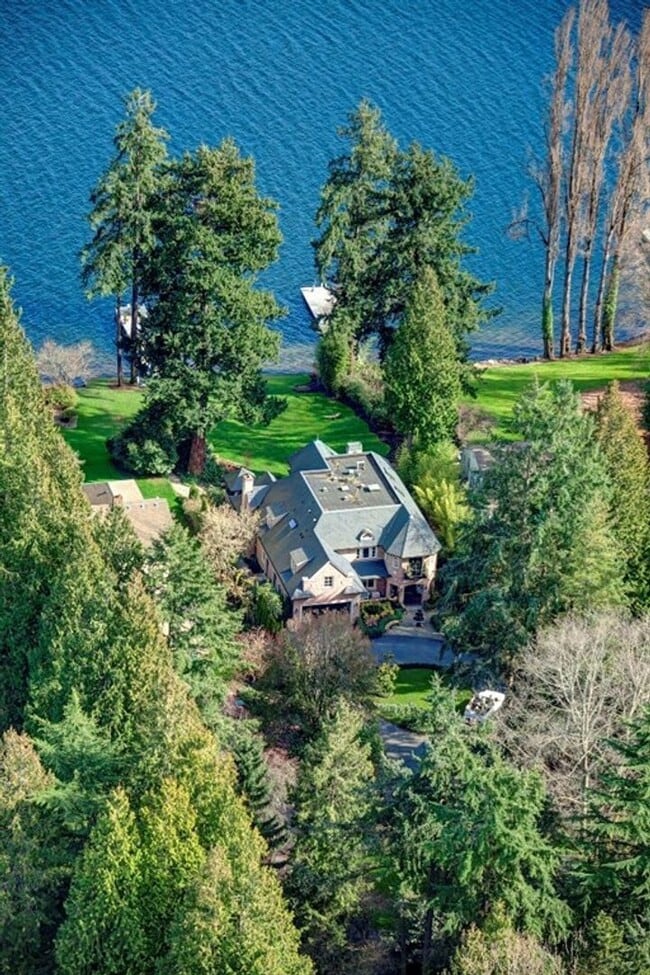 Building Photo - Waterfront Comfort with Timeless Style ava...