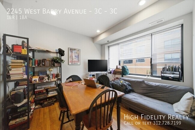 Foto del edificio - 2245 W Barry Ave