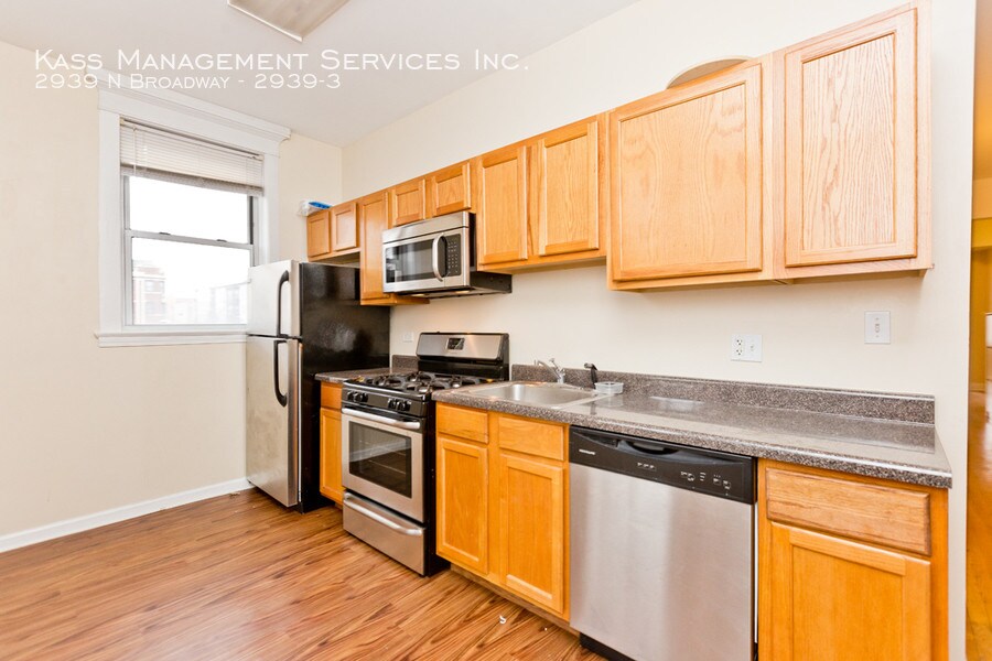 Foto principal - 2949 N Broadway
