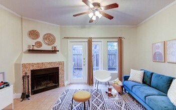 Building Photo - 1411 Gracy Farms Ln