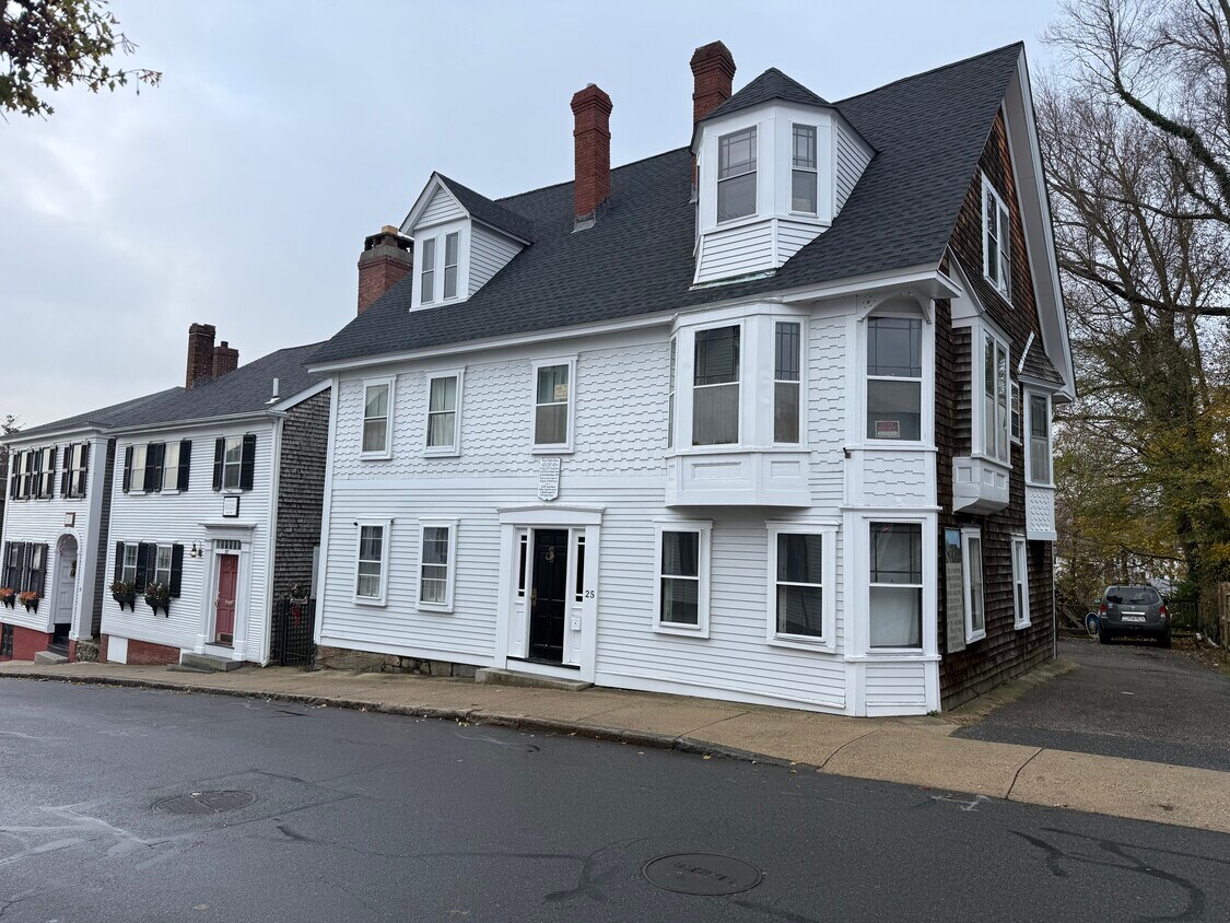 Primary Photo - 25 Leyden St