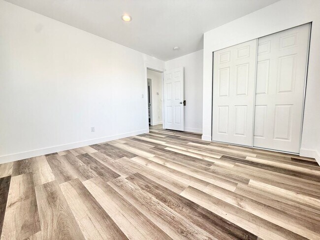 Building Photo - 529 N Lincoln Ave