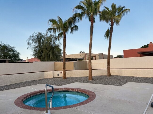 Building Photo - 10177 S Del Rey Dr
