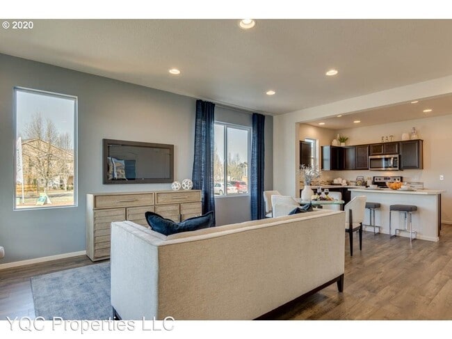 Foto del edificio - 2233 NE 4 Seasons Ln