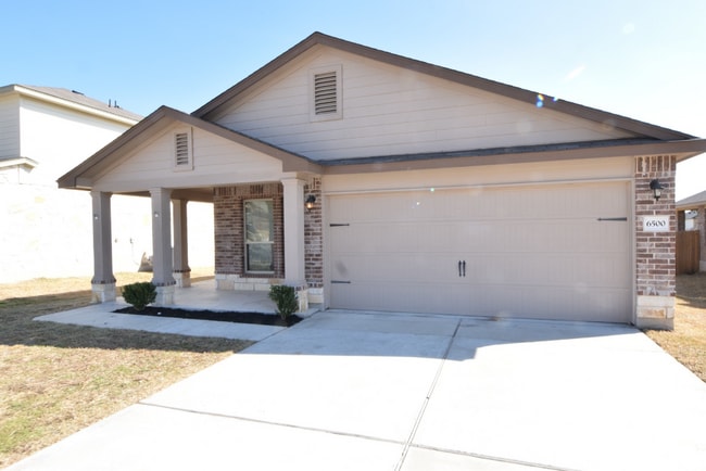 Building Photo - 6500 Clear Brook Dr