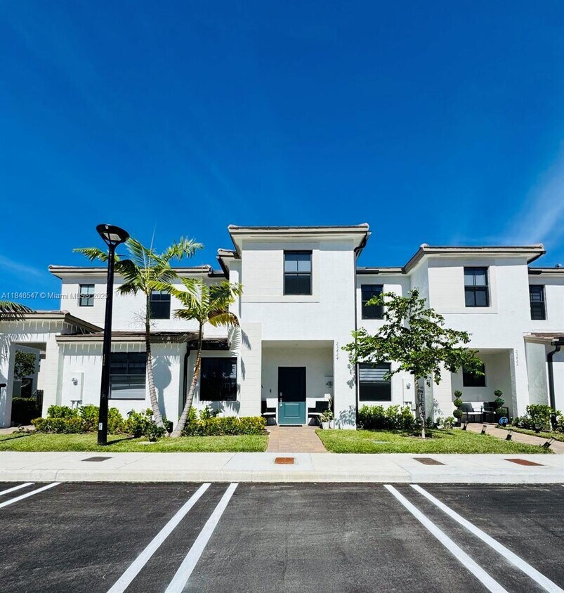Foto principal - 23424 SW 127th Pl