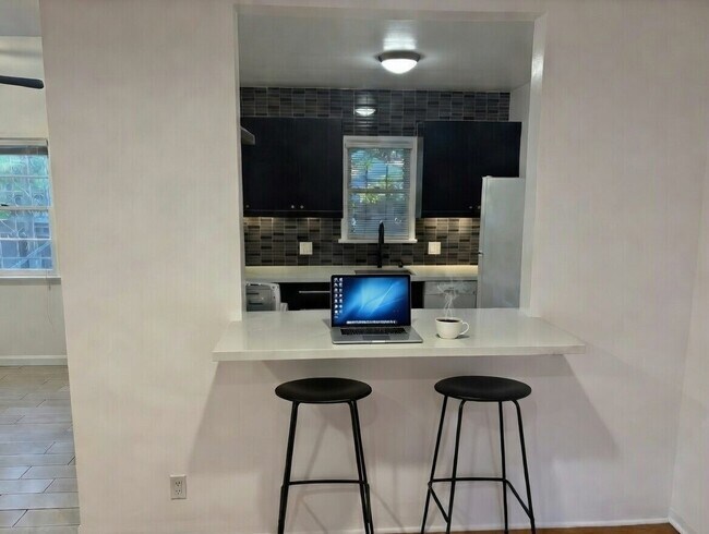 Foto del edificio - 3315 Caroline Ave