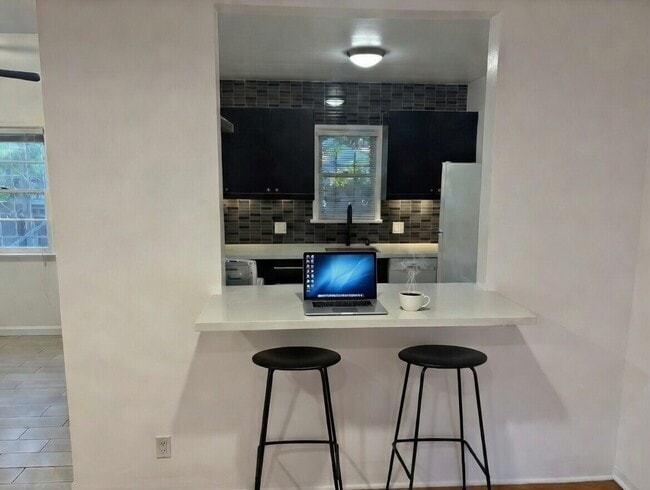 Building Photo - 3315 Caroline Ave