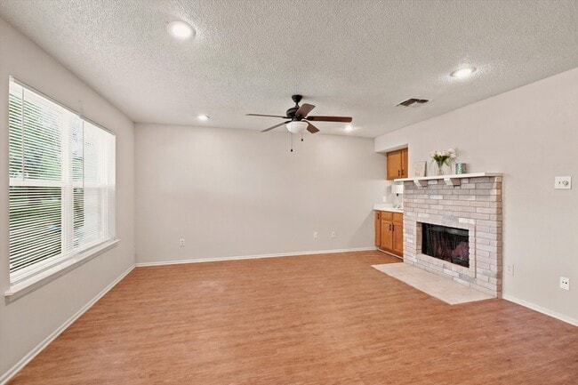 Building Photo - 11136 El Sendero St