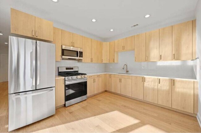 Foto del edificio - 2811 W Jackson Blvd