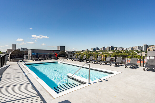 Photo du bâtiment - Will & Rich - Griffintown Apartments for rent