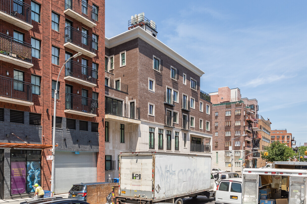 Foto del edificio - 436 Flushing Ave
