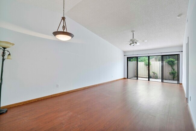 Foto del edificio - 10240 Boca Bend W