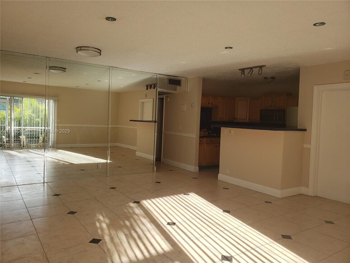 Primary Photo - 1450 Atlantic Shores Blvd