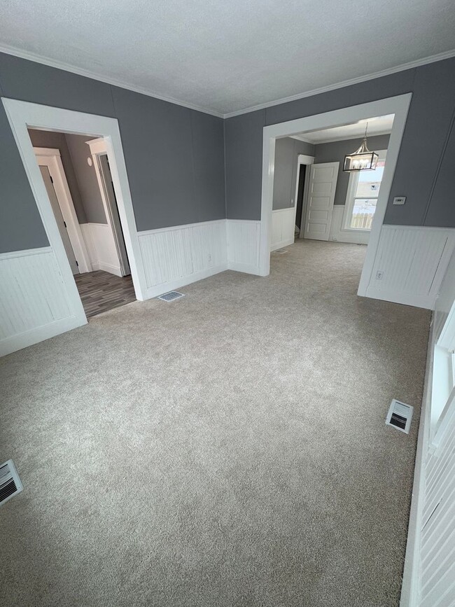 Building Photo - Beautifully remodeled 3 Bedroom 1.5 Bath