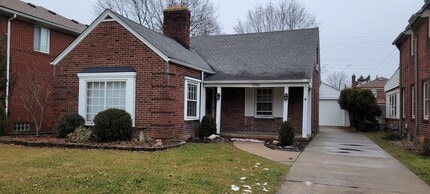 Building Photo - 1866 Lochmoor Blvd