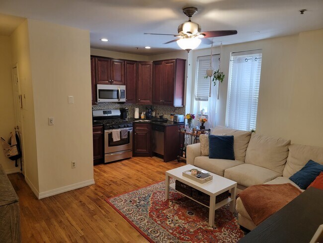 Building Photo - 601 Monroe St