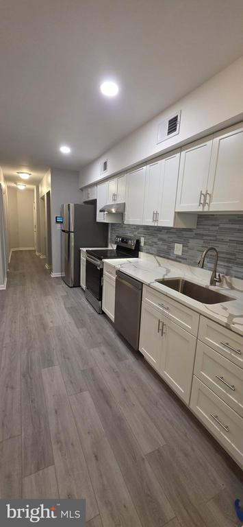 Building Photo - 1400 Staples St NE