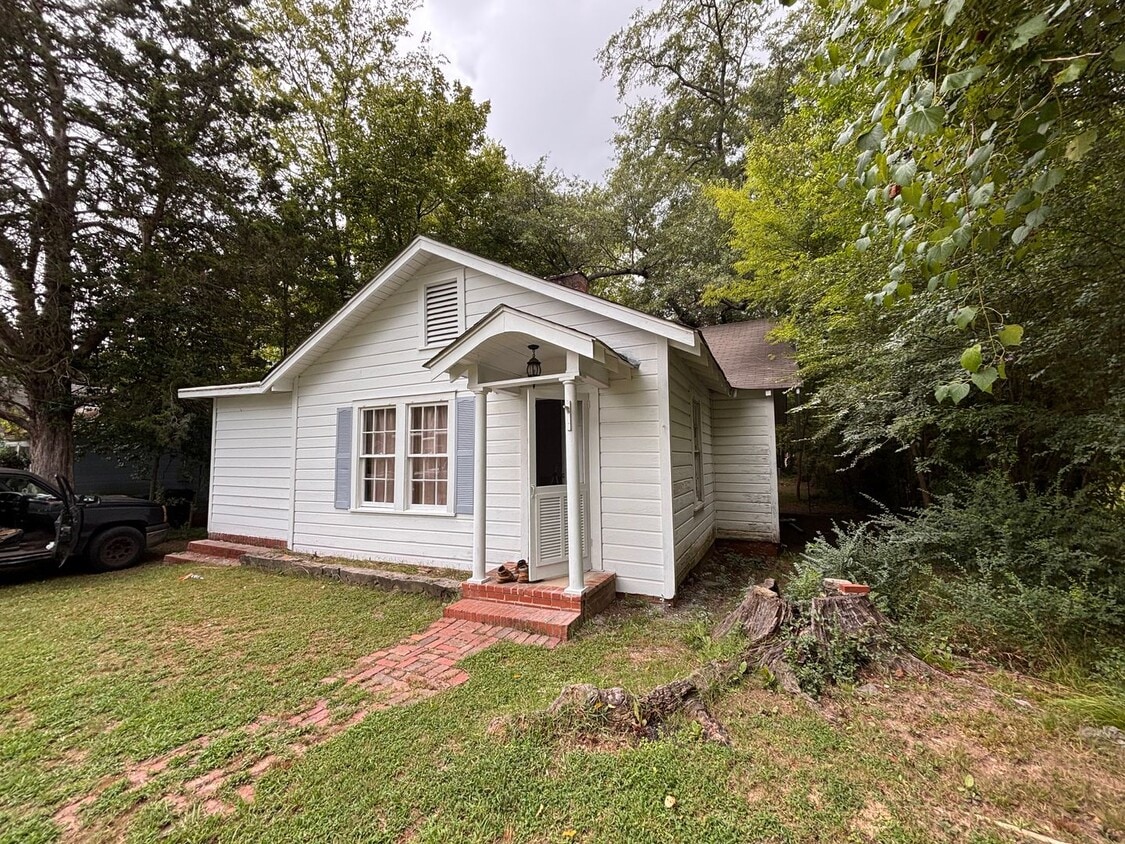 Primary Photo - 3 Bedroom, 1 Bath home in West Rome!