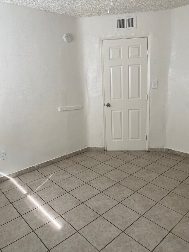 Foto del edificio - 1520 Palm Dr