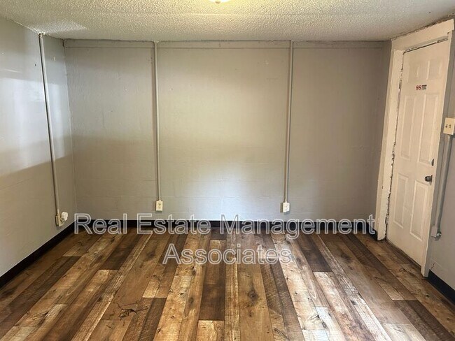 Foto del edificio - 225 N 3rd St