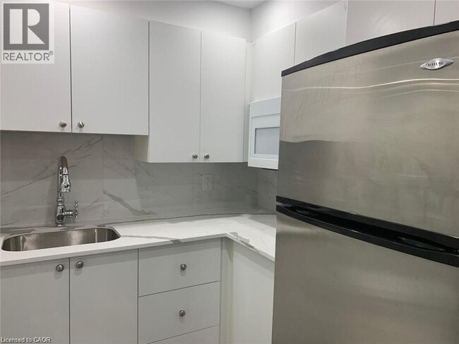 Building Photo - 1005 Farmstead Dr