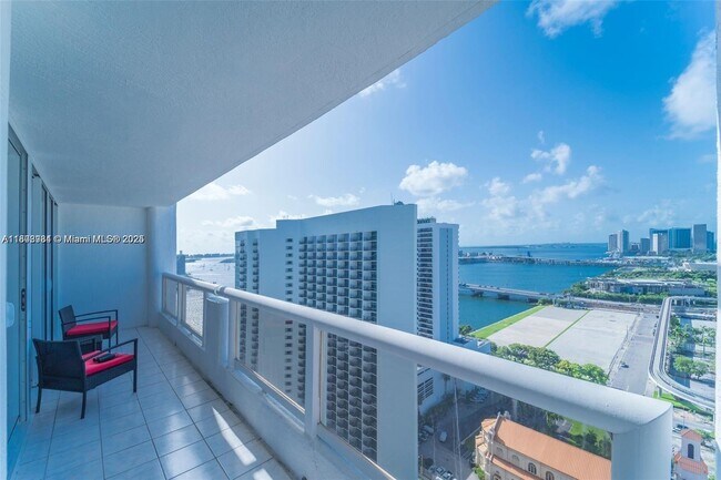Building Photo - 1717 N Bayshore Dr