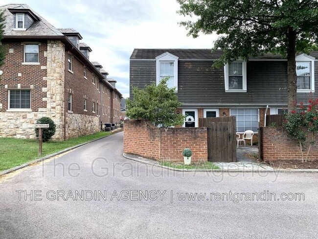 Foto del edificio - 1809 Grandin Rd SW