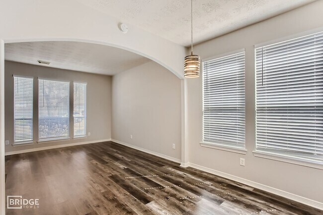 Building Photo - 3138 Red Rover Ct